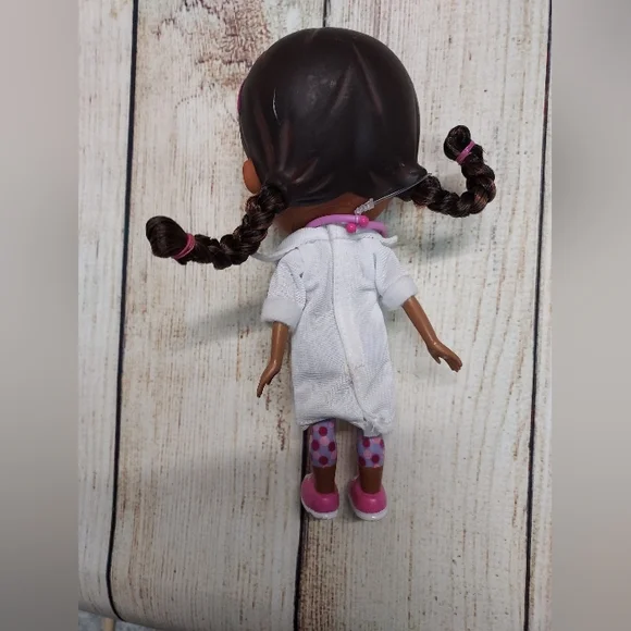 Doc McStuffins Doll - Picture 3 of 4